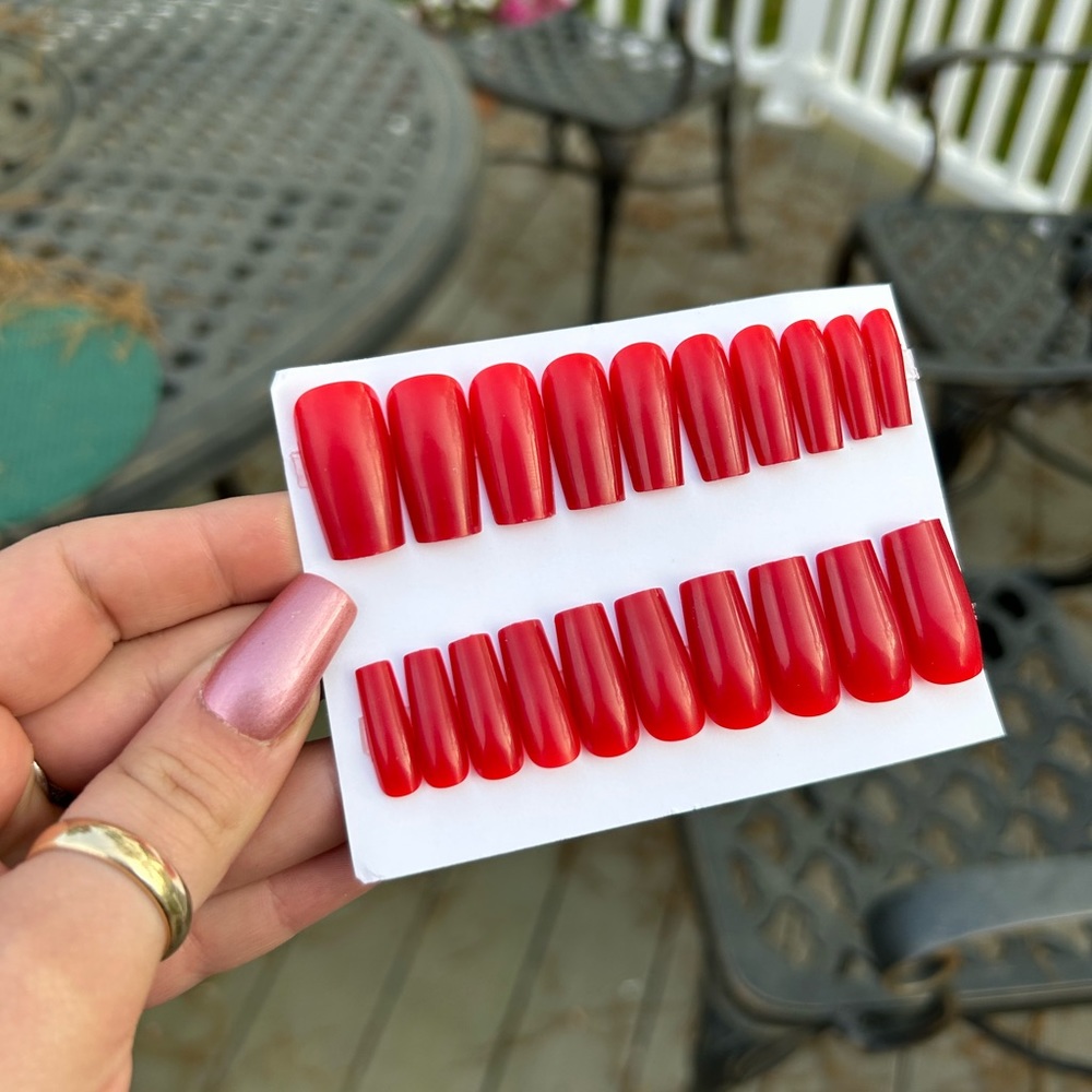 Red press on nails